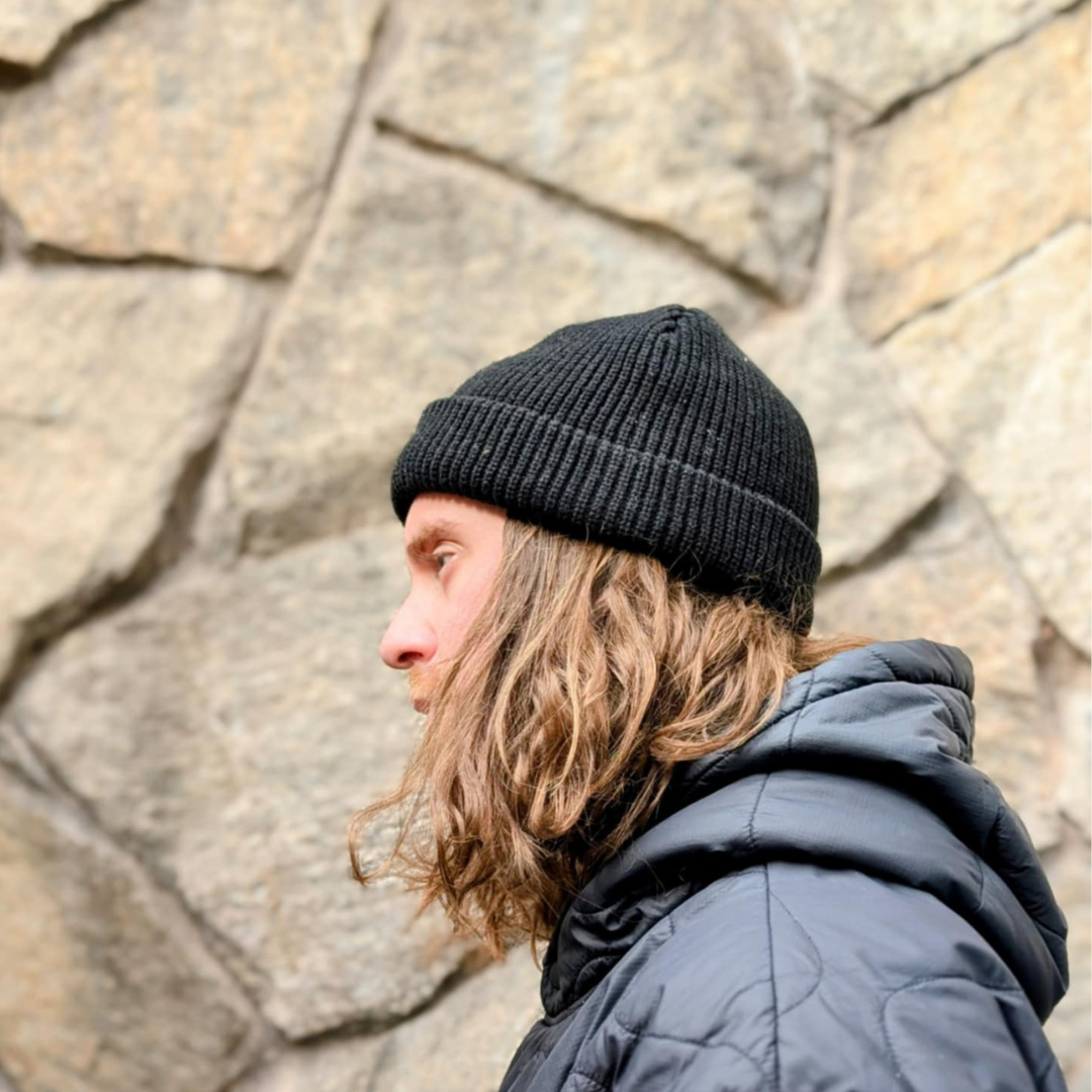 Lowkey Larry Beanie Black / White